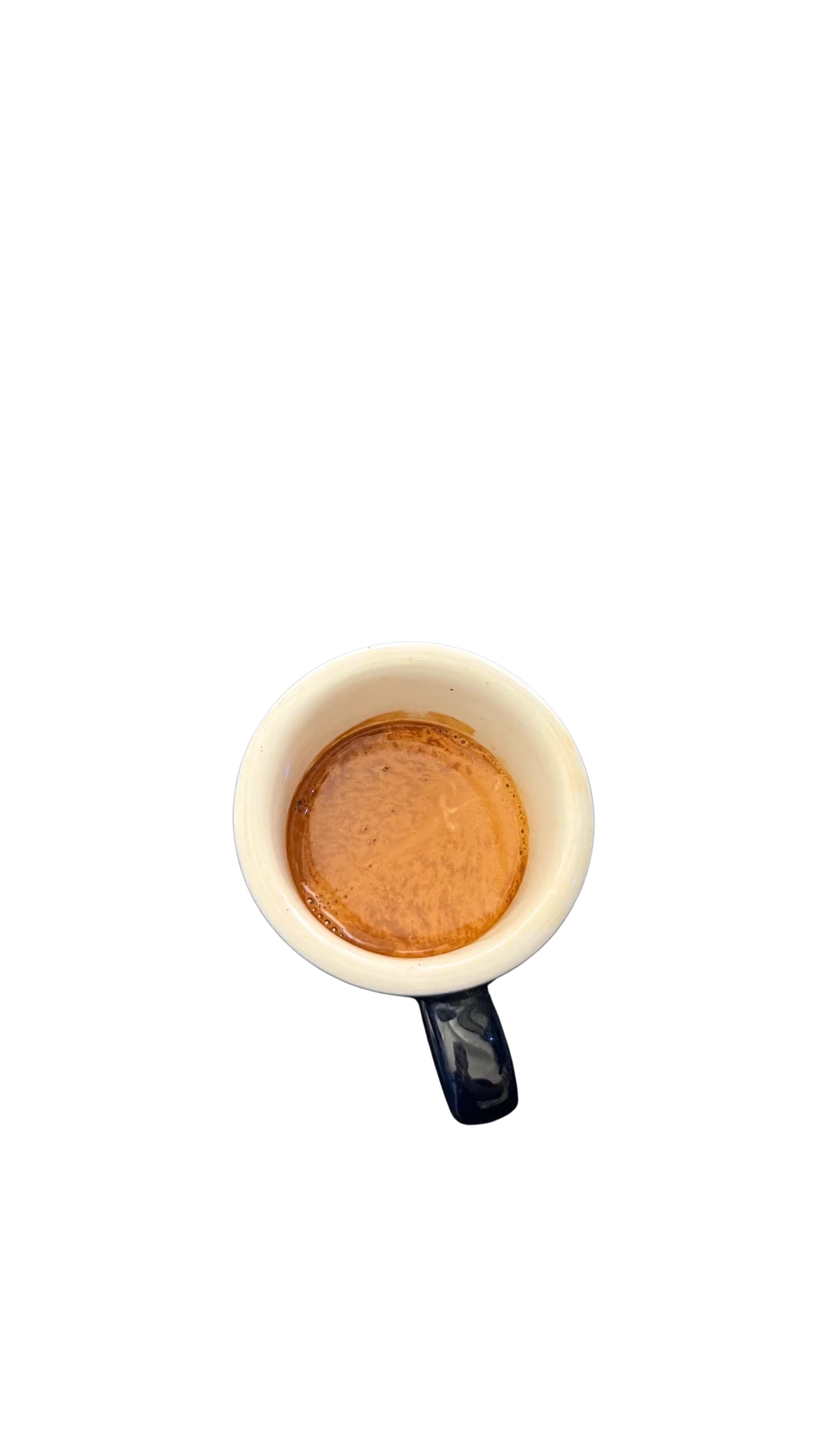Tazzina di espresso vista dall'alto su fondo nero